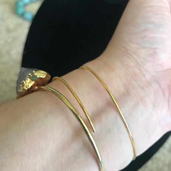 Layering bangles. Dainty and beautiful. - Picture 4 of 6